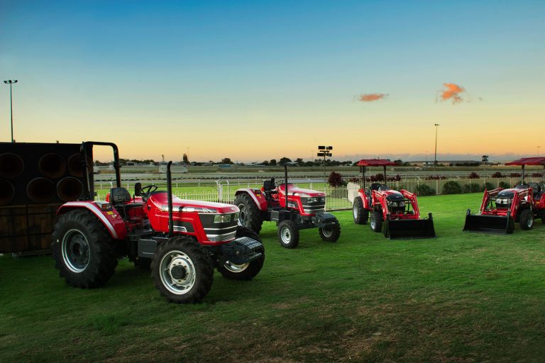 Mahindra Ag & Auto Dealers celebrate FY16 with Matthew Hayden AM